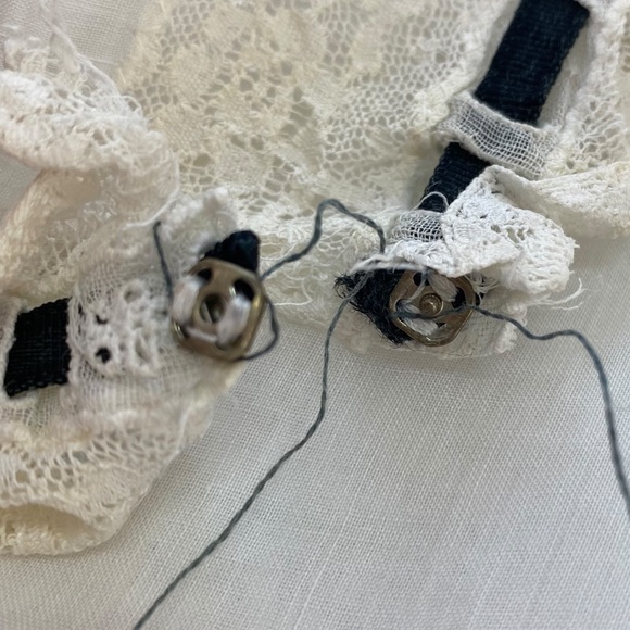 Vintage Linen and Lace Back Button Blouse - Picture 8 of 9